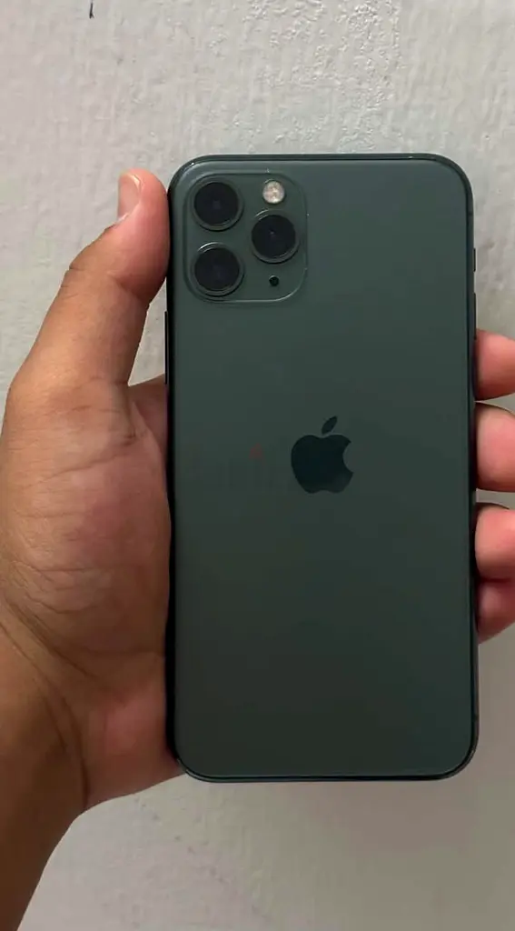 Apple iPhone 11 Pro - Sleek Performance and Impressive Camera!