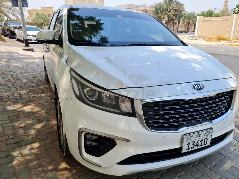 2019 KIA CARNIVAL TOP OPTION GCC / ACCIDENT FREE / CAR IN EXCELLENT CONDITION /LOW KM63152289788419112