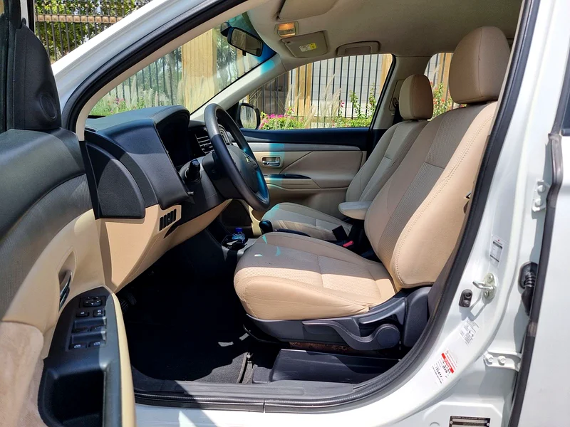 Mitsubishi Outlander 2016 model Gcc Space Full Option Original paint Accidents Free63225309701763114