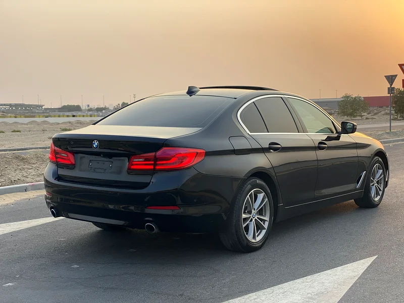 1,180 درهم إماراتي شهريًا | بي إم دبليو 520i 2020 | مواصفات دول مجلس التعاون الخليجي | محرك V4 سعة 2.0 لتر توربو مزدوج63160159423490112