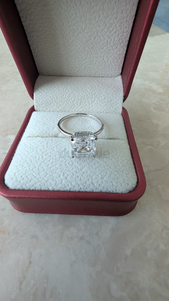 IGI Certified Diamond Ring – 3.51 CT D/VS1 – 18K White Gold – Emerald Cut63232650806402111