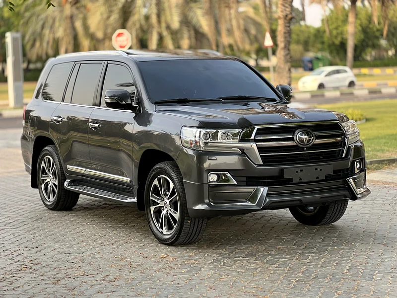 Toyota Land Cruiser GRAND TOURING S VX.R V8 5.7 2020 model, Gulf specification, agency paint, in agency condition63141657154179113