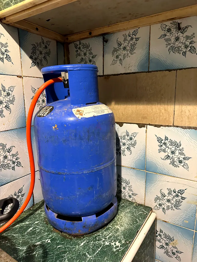 Gas cylinder adnoc
