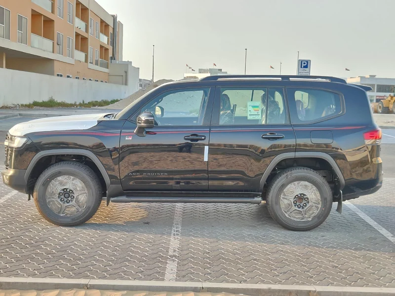 2025 Toyota Land Cruiser LC300 GR-Sport Full-Option with Radar 3.5L V6 Twin Turbo Petrol A/T Export63140688205057113