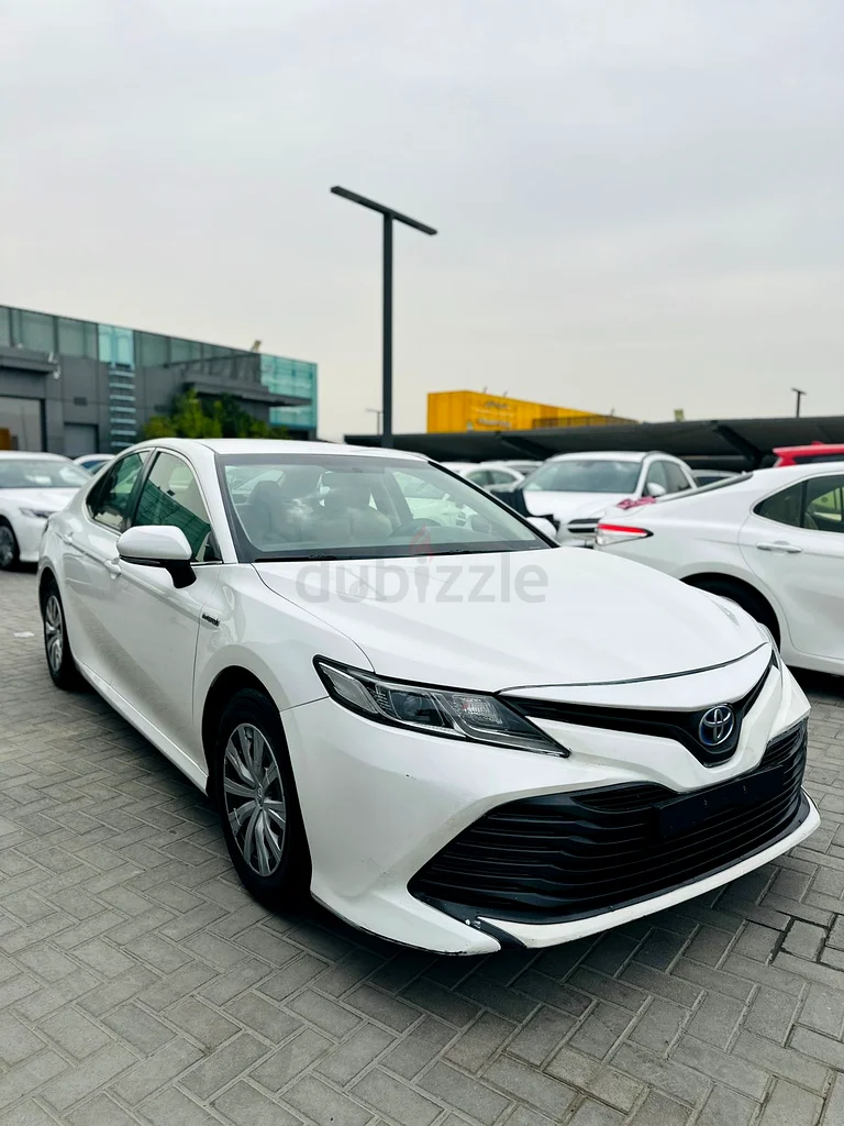 تويوتا كامري LE 2019 لون ابيض اساسي من الداخل بيج وكالة63164767643266113