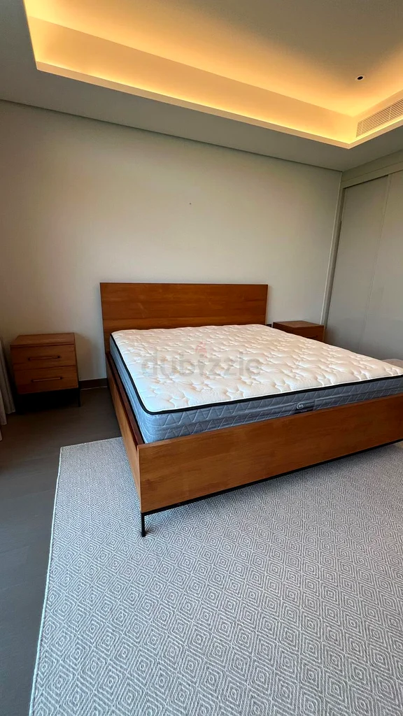 Stylish Wooden Bed Frame with Nightstands63221849214466112