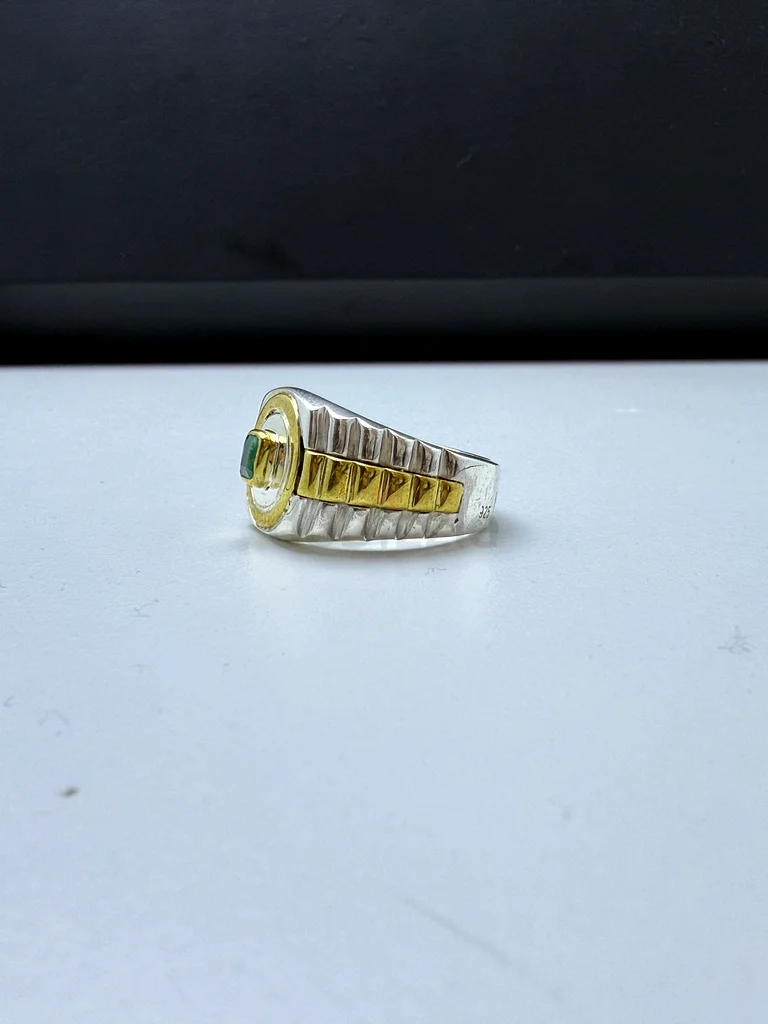خاتم بحجر زمرد افغاني طبيعي فاخر - A ring with a luxurious natural Afghan emerald stone63230183449731114