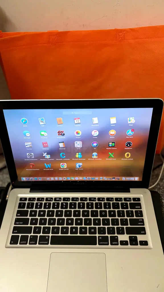 Apple MacBook Air - Sleek Performance for Work  Play63256077811201110