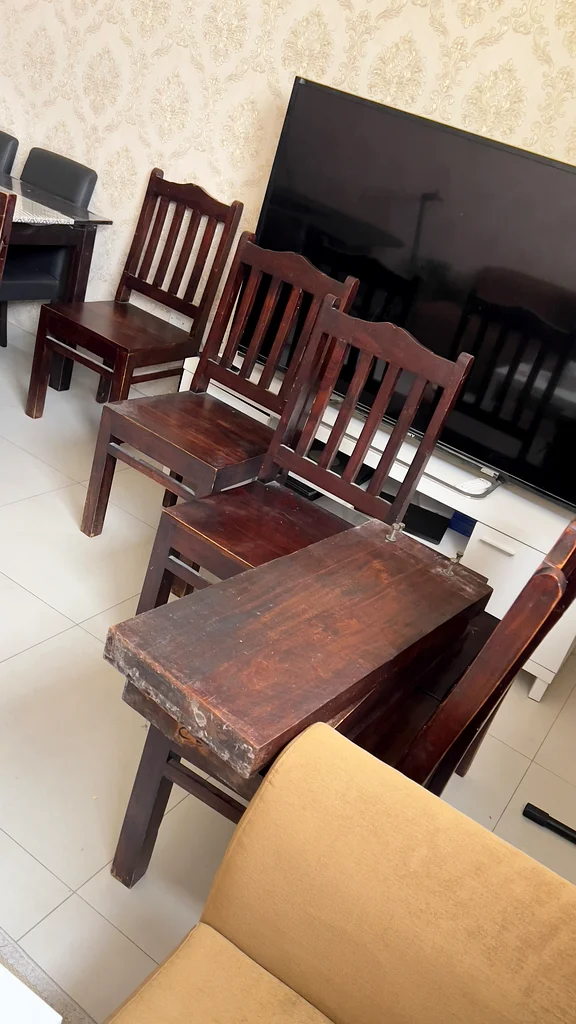 Strong wooden table and chairs63216833720322112