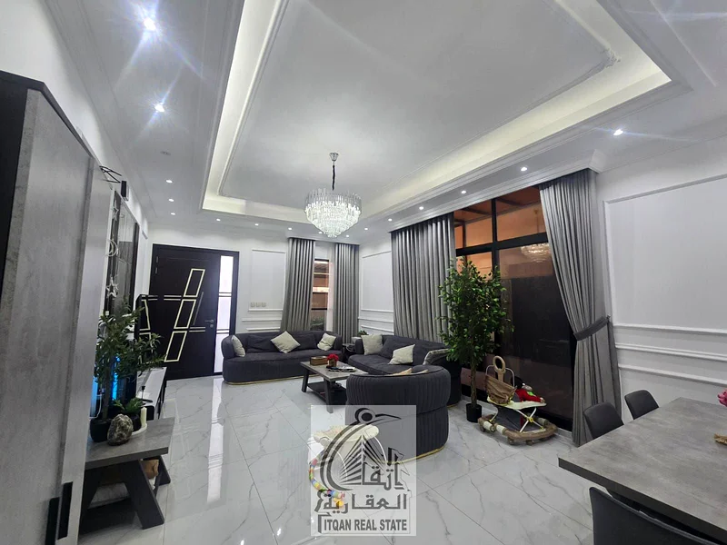 Villa for sale directly from the owner, with a stone façade. Conveniently located near all services. Includes water and electricity fees, as well as a63895009193218114
