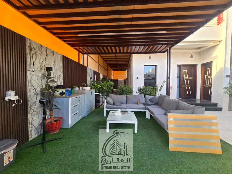 Villa for sale directly from the owner, with a stone façade. Conveniently located near all services. Includes water and electricity fees, as well as a63895009193218111