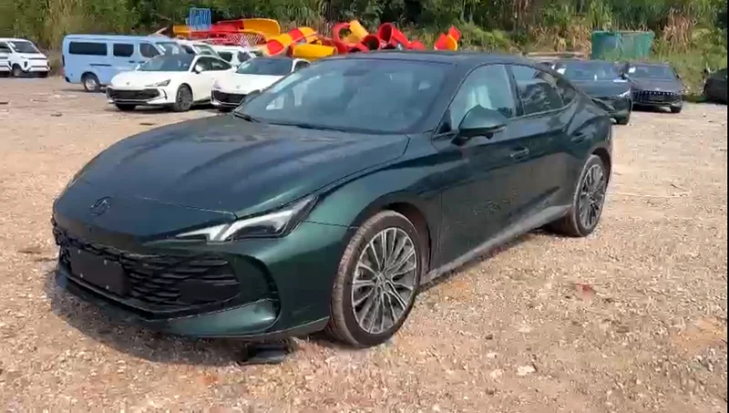 2025 MG7 أنيقة مع حزمة رياضية ومشتت 1.5T ناقل حركة مزدوج63175702375427111