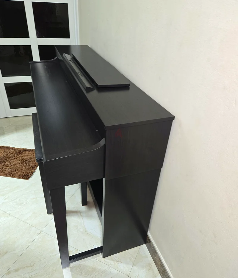 بيانو ياماها كلافينوفا CLP440 في حالة عمل ممتازة. وكأنه جديد تمامًا.63173862760321113