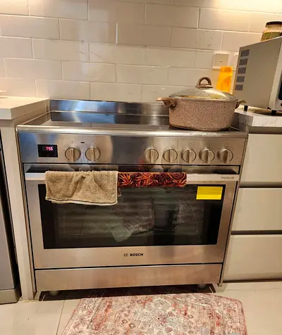 Bosch Series8 New Model 5 Ceramic Hubs Electric Cooker 90cm