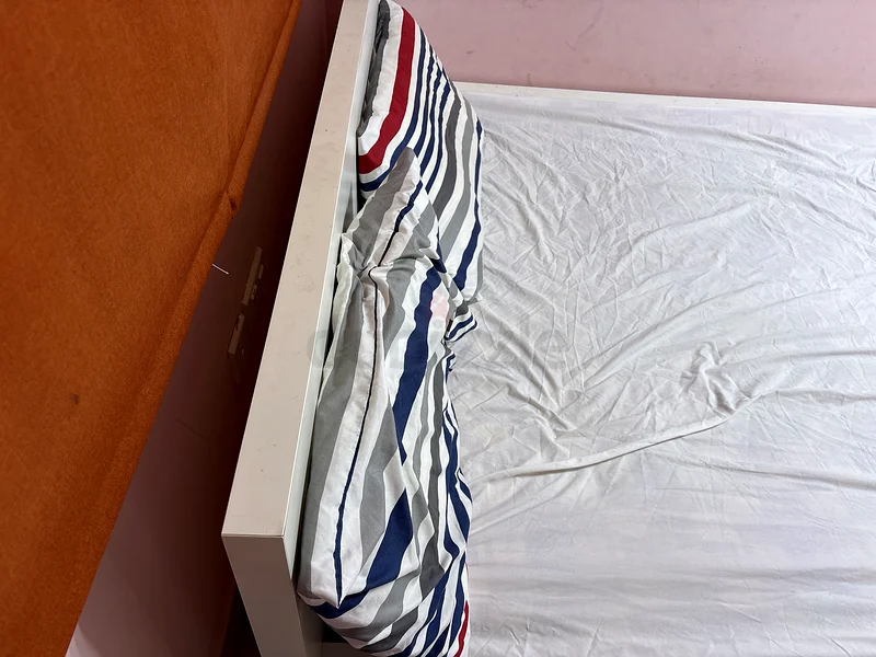 Stylish Modern Queen Size Bed for Sale!63222341327490112