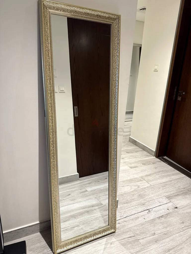مرآة كاملة الطول باللون الذهبي63184718001667111