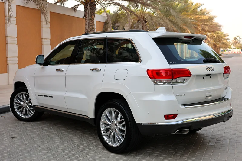 جيب جراند تشوكي سوميت 4X4 V8 - مواصفات الخليج - سجل صيانة كامل من الوكالة - بدون حوادث -63152751652865114