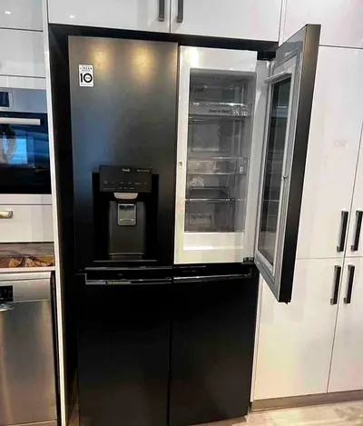 LG InstaView French Door Refrigerator with Water Dispenser Ice Maker