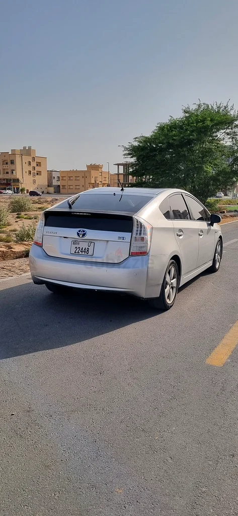 تويوتا بريوس نظيفة63137335875458114