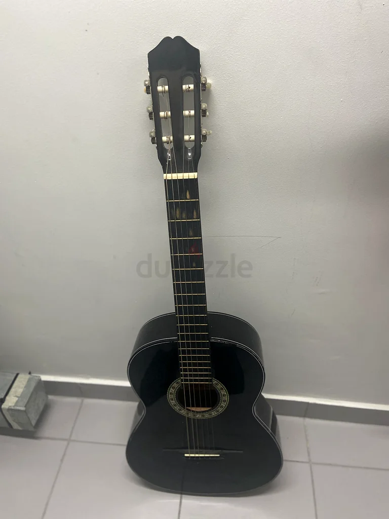 غيتار - حالة ممتازة للبيع63173865158273111