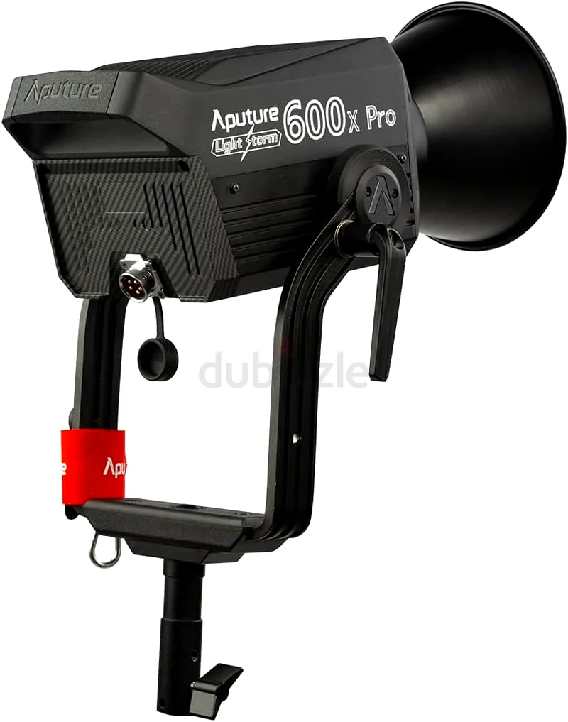 ضوء فيديو LED من Aputure LS 600x Pro بقوة 600 واط، نظام تثبيت V-Mount، لون ثنائي قابل للتعديل من 2700 كلفن إلى 6500 كلفن، مع مؤشر تجسيد الألوان (CRI) ومؤشر تجسيد الألوان للتلفزيون (TLCI)، (جديد بالكامل)63172219004033113