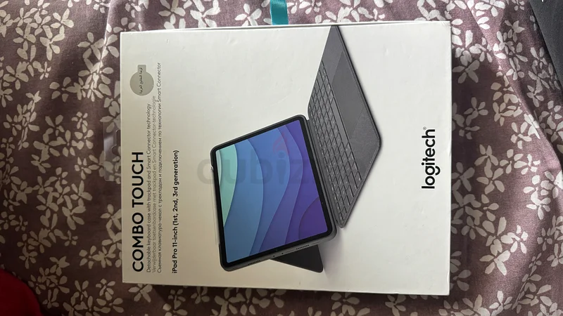 Logitech Combo Touch for iPad Pro 11-inch63221338612993110