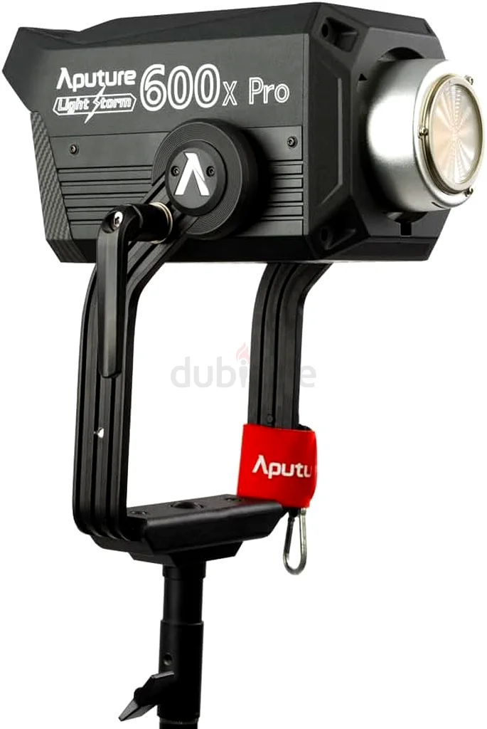 ضوء فيديو LED من Aputure LS 600x Pro بقوة 600 واط، نظام تثبيت V-Mount، لون ثنائي قابل للتعديل من 2700 كلفن إلى 6500 كلفن، مع مؤشر تجسيد الألوان (CRI) ومؤشر تجسيد الألوان للتلفزيون (TLCI)، (جديد بالكامل)63172219004033112