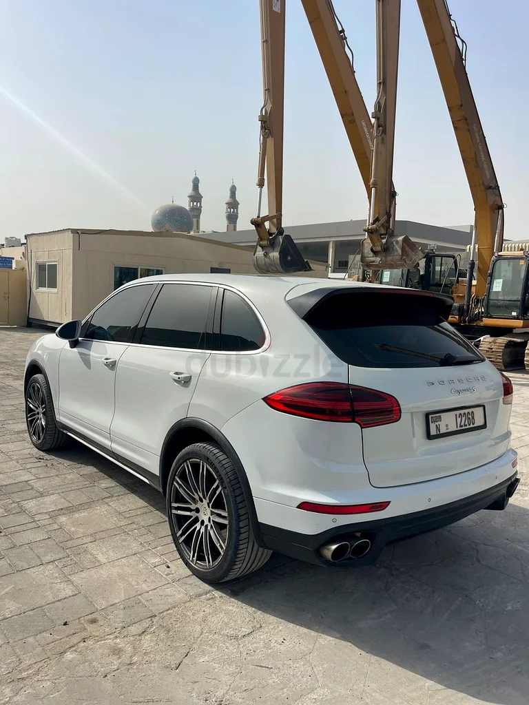 Porsche Cayenne S GCC 201563156541631107113