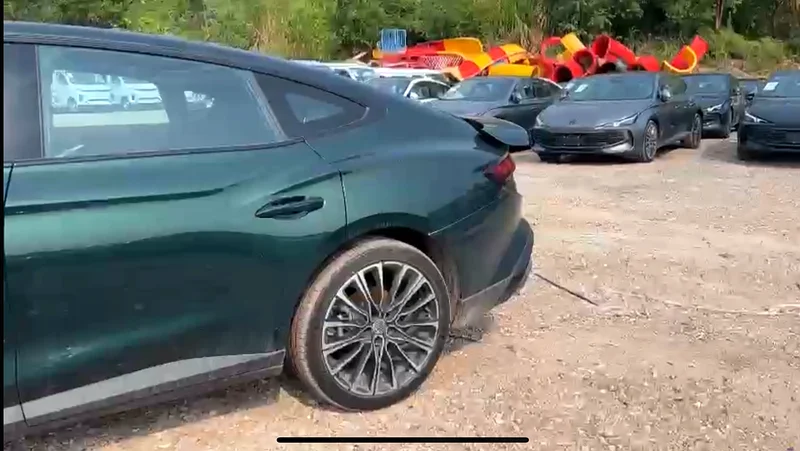 2025 MG7 أنيقة مع حزمة رياضية ومشتت 1.5T ناقل حركة مزدوج63175702375427112