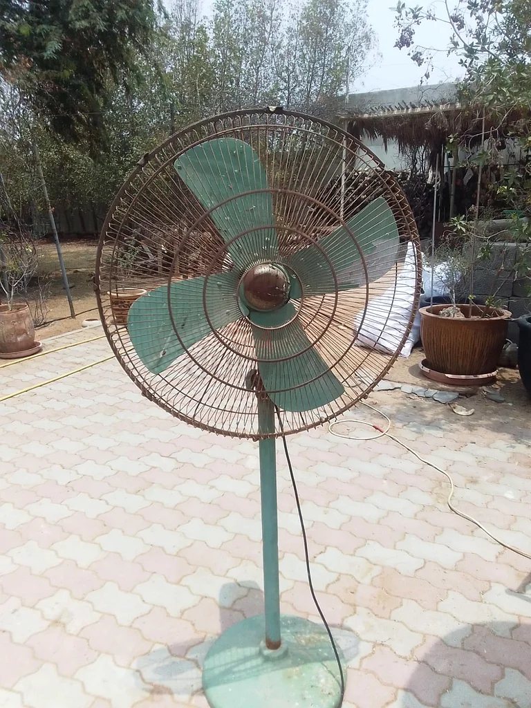مروحة واقفة كلاسيكية - سحر عتيق لحديقتك / منزلك أو شرفتك - كبيرة (طويلة)632203259827211110