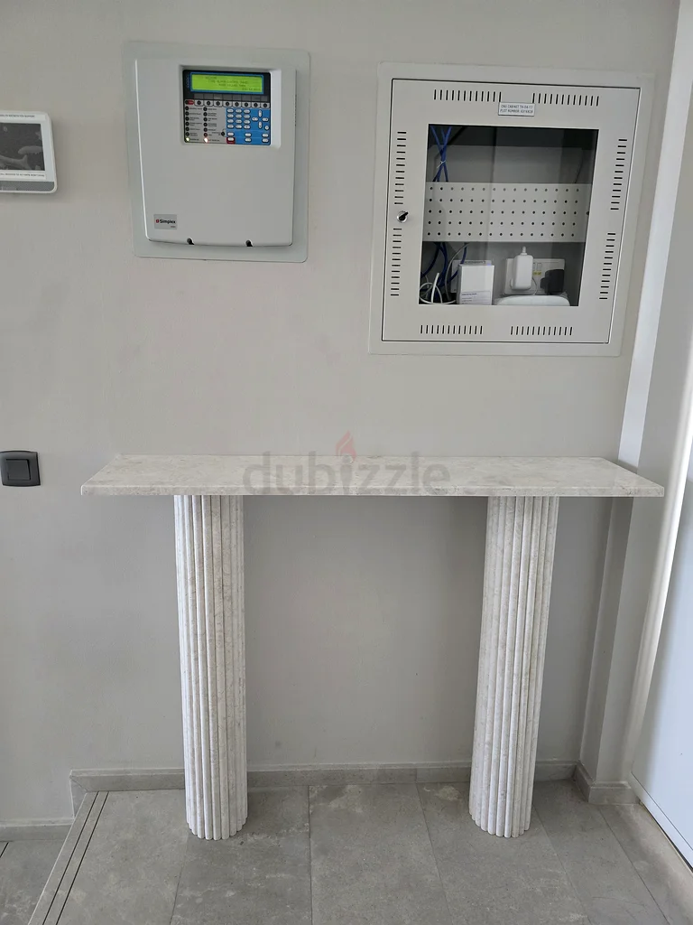 طاولة رخامية عُمانية بلون البيج63179863351169114
