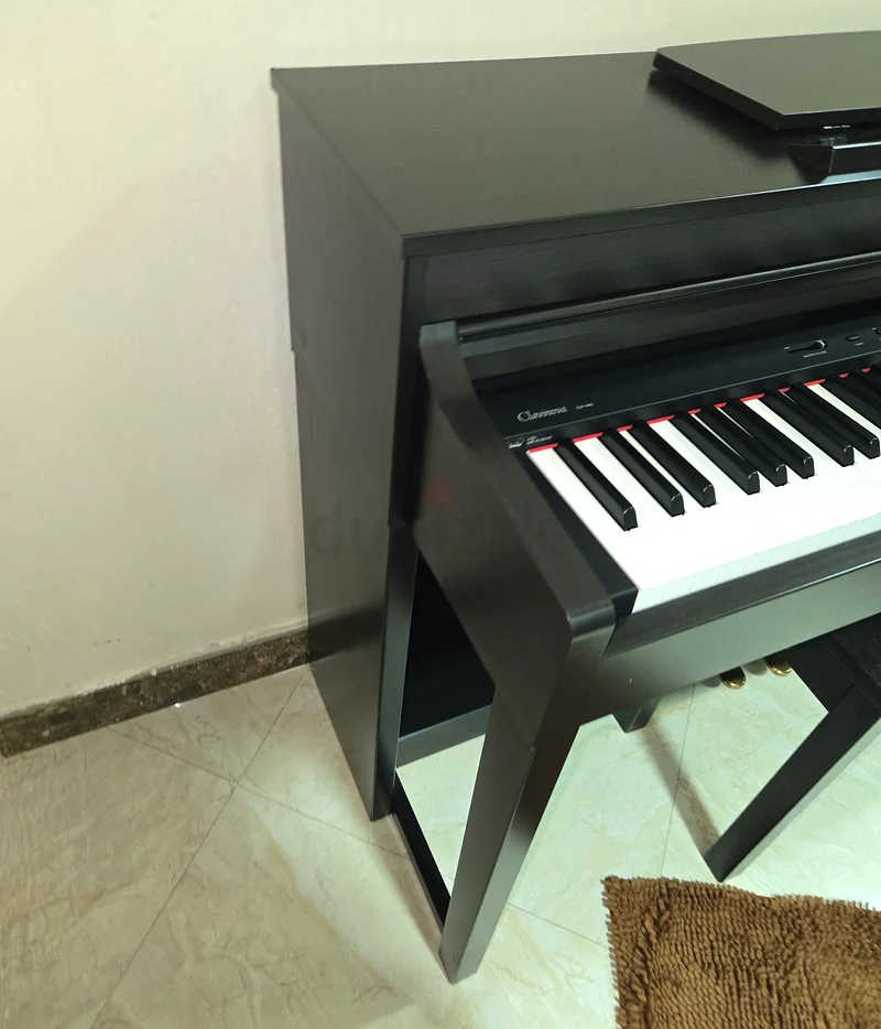 بيانو ياماها كلافينوفا CLP440 في حالة عمل ممتازة. وكأنه جديد تمامًا.63173862760321114