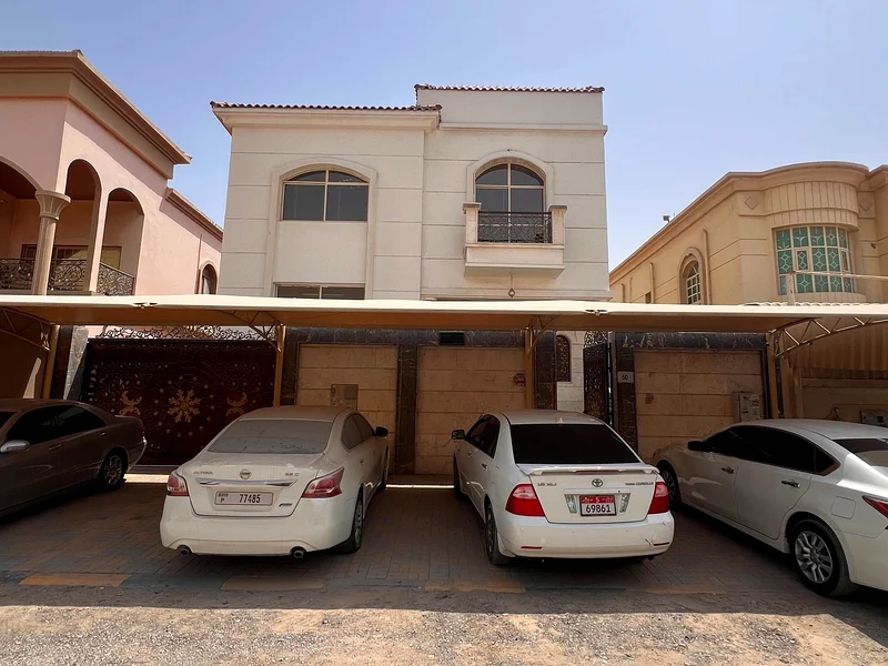 فيلا فاخرة للإيجار السنوي في المويحة - 5 غرف نوم رئيسية + غرفة خادمة بسعر رائع!63294687558019113
