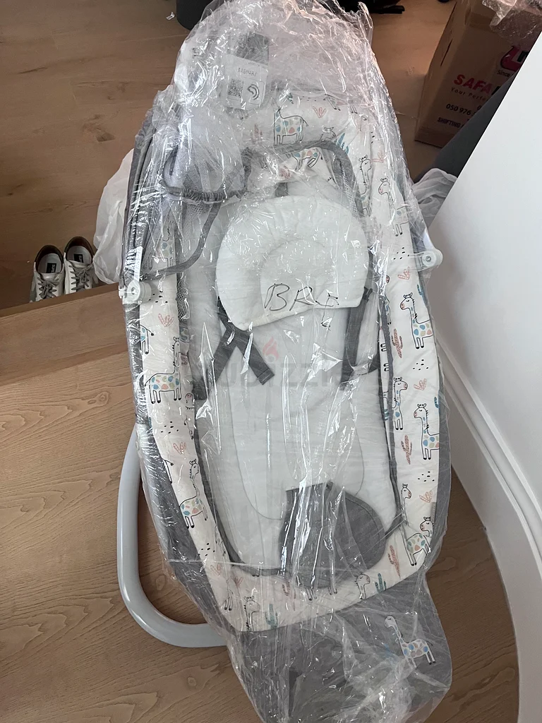 Baby swing never used63204260528642111