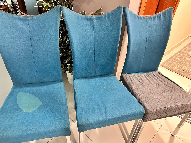 Modern Dining Table with Stylish Blue Chairs63179388725506112