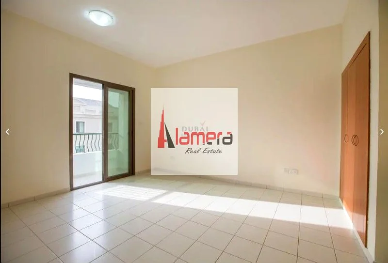 Studio Rented open view close to exit cash buyer only call!63996850700673112