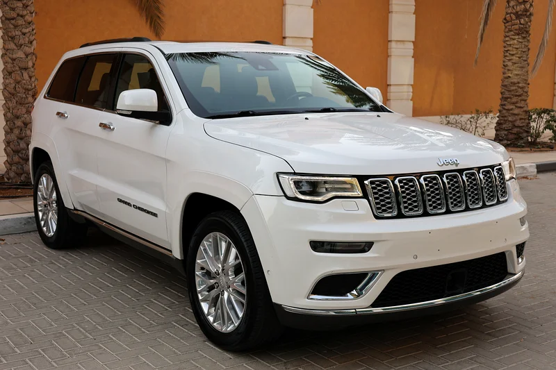 جيب جراند تشوكي سوميت 4X4 V8 - مواصفات الخليج - سجل صيانة كامل من الوكالة - بدون حوادث -63152751652865113