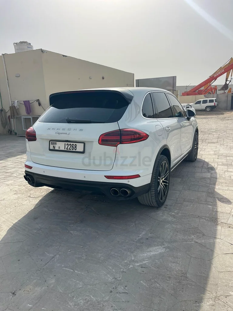 Porsche Cayenne S GCC 201563156541631107112