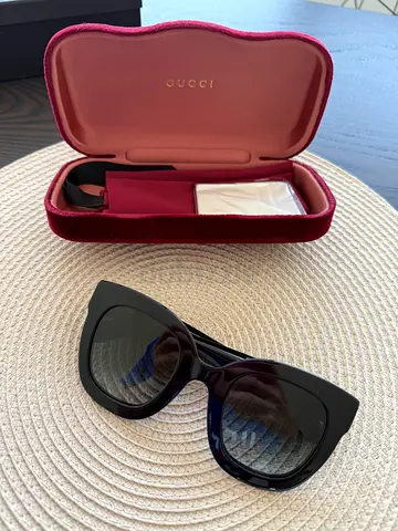 Stylish Gucci Sunglasses - A Must-Have Accessory!