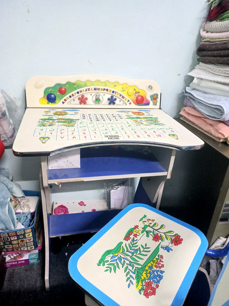 طاولة دراسة الأطفال63217816923138112