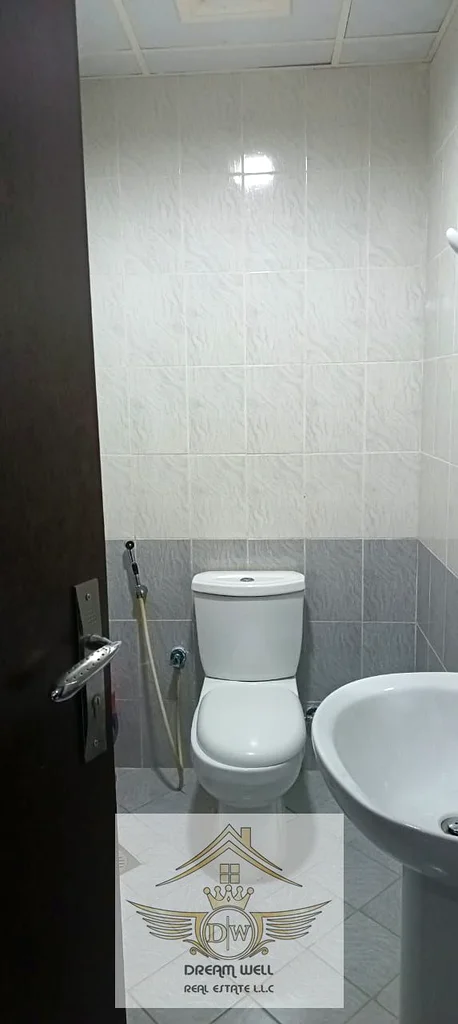 شقة بغرفة نوم واحدة ومطبخ مغلق متاحة للبيع بسعر معقول، مثالية للإستثمار63170847245569113