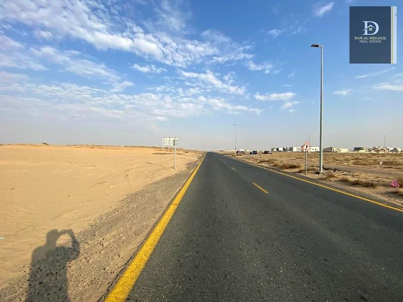 للبيع في منطقة الصجمة بالشارقة، قطعة أرض تجارية وسكنية بمساحة 20000 قدم مربع63183715585282113
