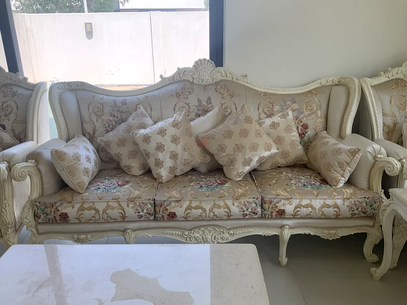 أثاث أنيق لغرفة معيشة كلاسيكية63222341341057114