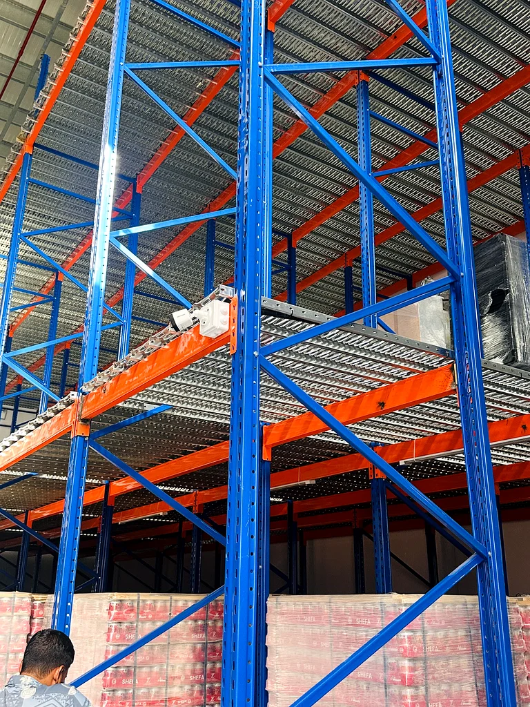 أرفف متوسطة الحجم وجميع الألوان والأحجام63166650168834112