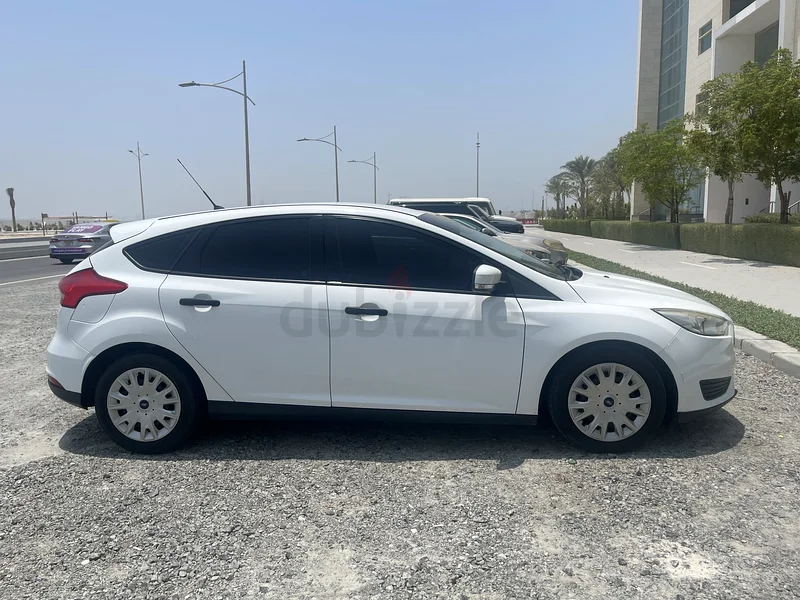 White Ford Focus Hatchback63136840422146111
