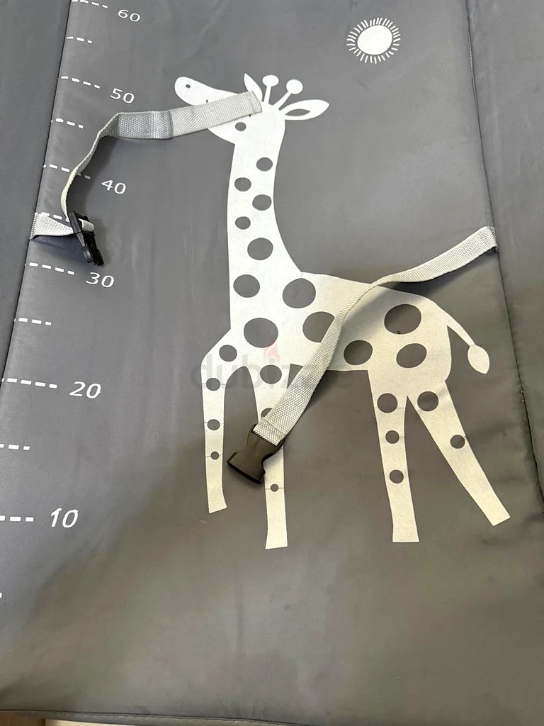 Portable Baby Changing Table with Playful Giraffe Design63175287139587111