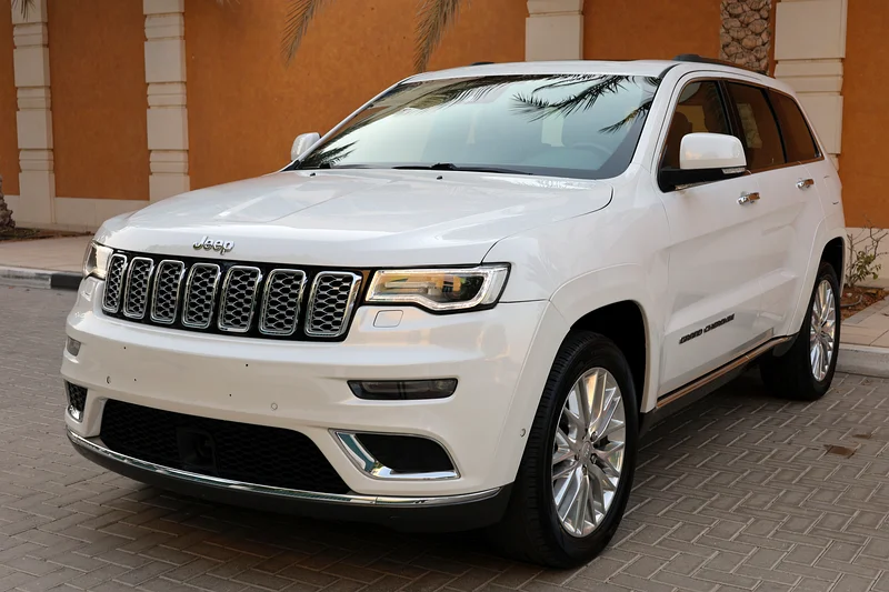 جيب جراند تشوكي سوميت 4X4 V8 - مواصفات الخليج - سجل صيانة كامل من الوكالة - بدون حوادث -63152751652865112