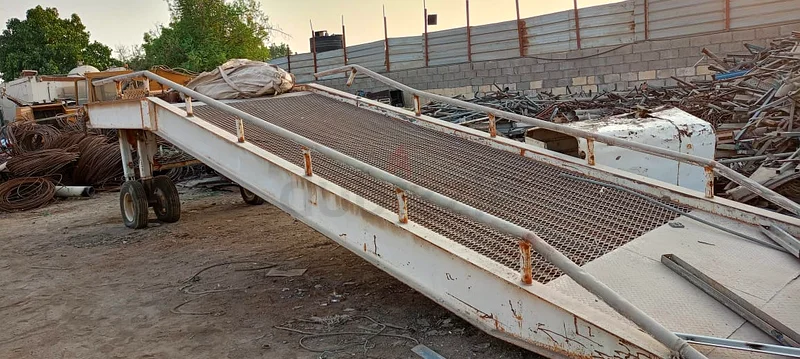 Heavy-Duty Industrial Mobile Forklift Ramp63167575684993112