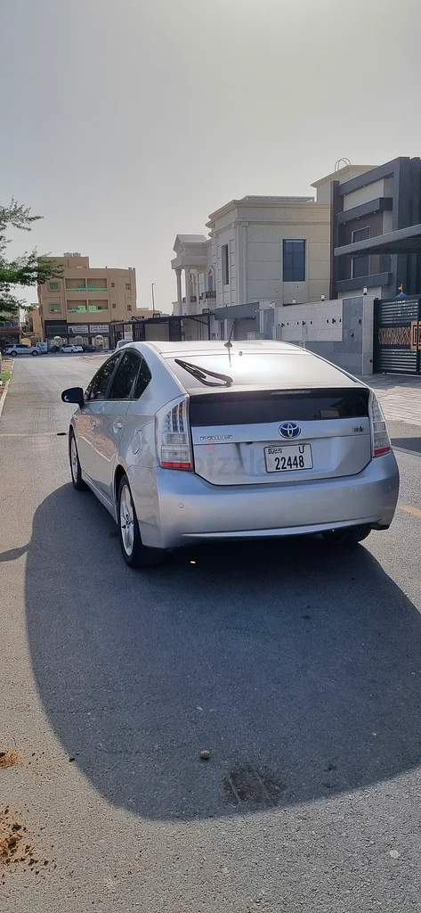 تويوتا بريوس نظيفة63137335875458113