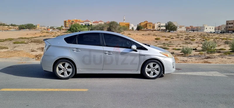 تويوتا بريوس نظيفة631373358754581117